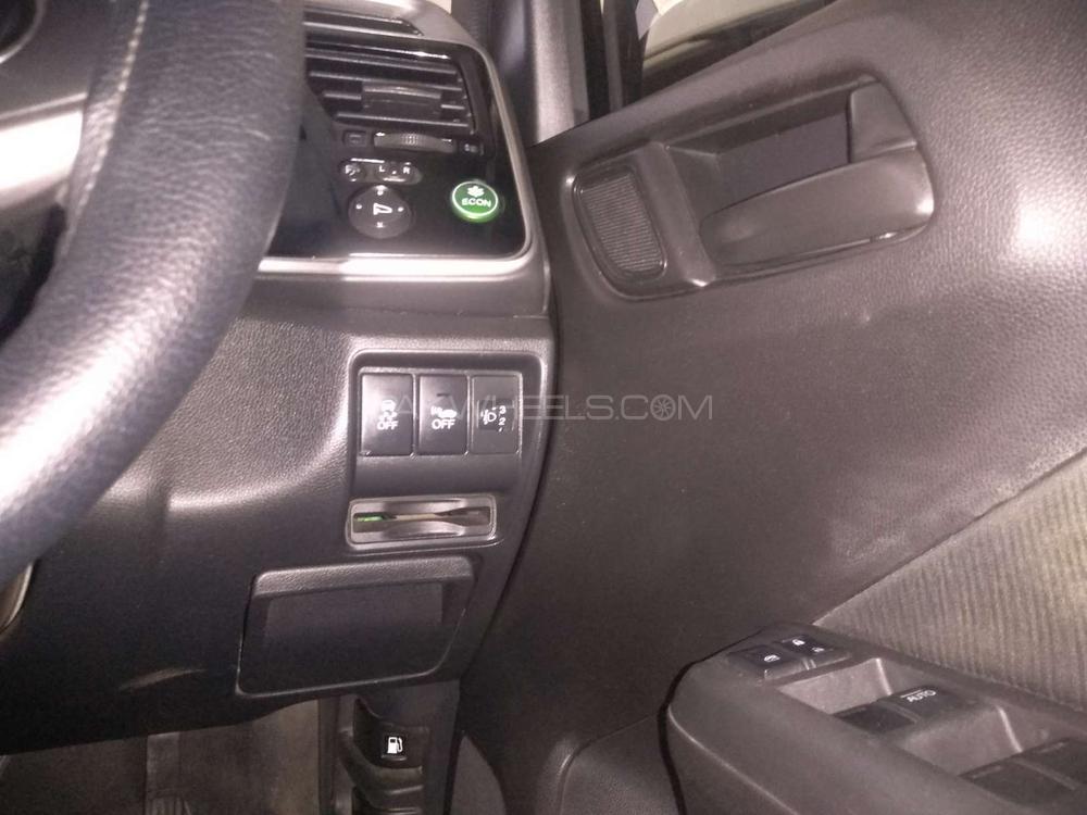 ہونڈا گریس ہائبرڈ 2015 for Sale in کراچی ہونڈا گریس ہائبرڈ 2015 for Sale in کراچی Image-9