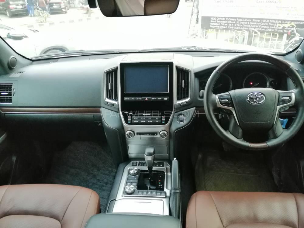 Toyota Land Cruiser 2017 for Sale in Lahore Toyota Land Cruiser 2017 for Sale in Lahore Image-7
