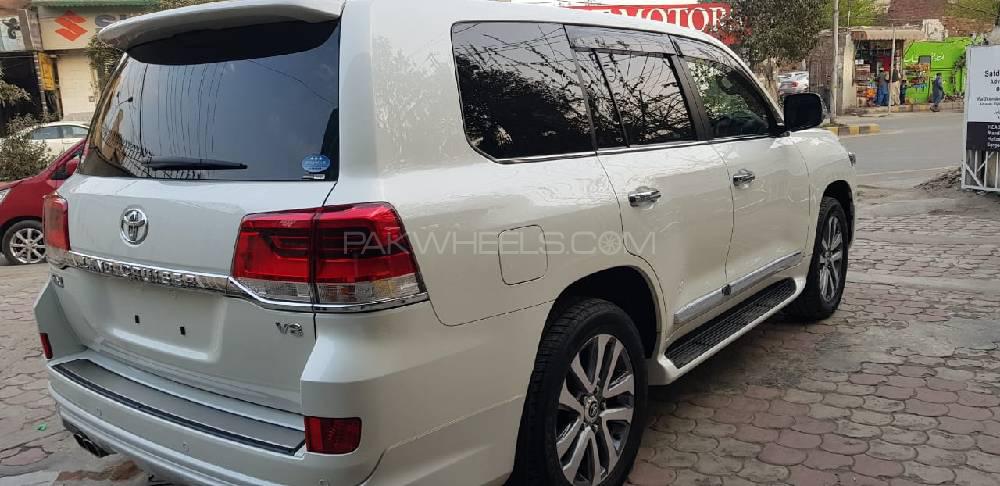 Toyota Land Cruiser 2017 for Sale in Lahore Toyota Land Cruiser 2017 for Sale in Lahore Image-4