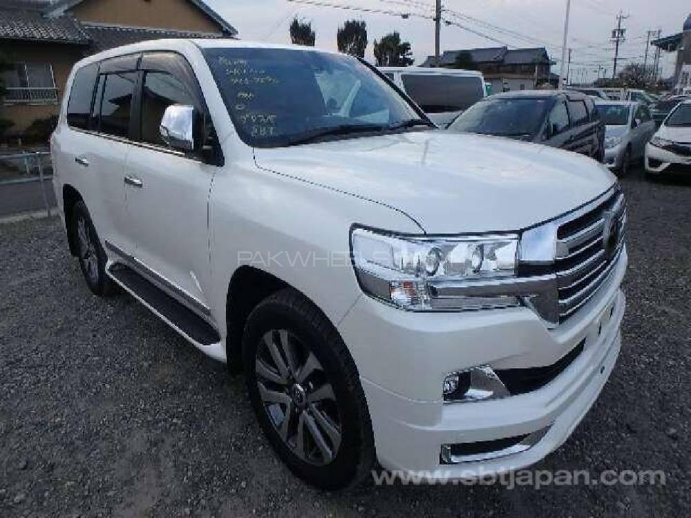 Toyota Land Cruiser 2017 for Sale in Lahore Toyota Land Cruiser 2017 for Sale in Lahore Image-18