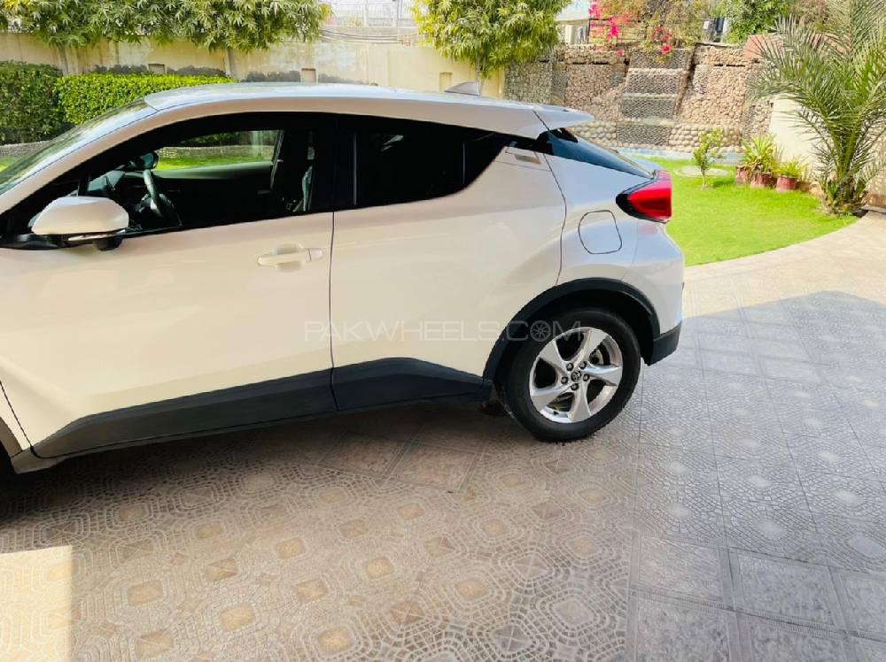 Toyota C-HR 2016 for Sale in Multan Toyota C-HR 2016 for Sale in Multan Image-2