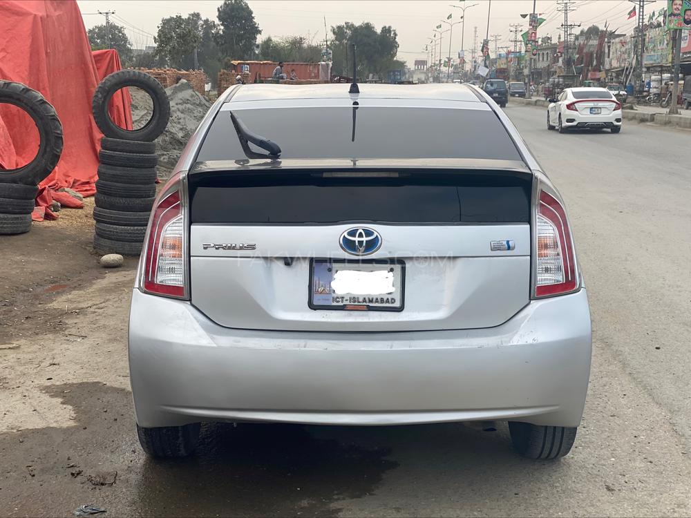 Toyota Prius 2012 for Sale in Mardan Toyota Prius 2012 for Sale in Mardan Image-4