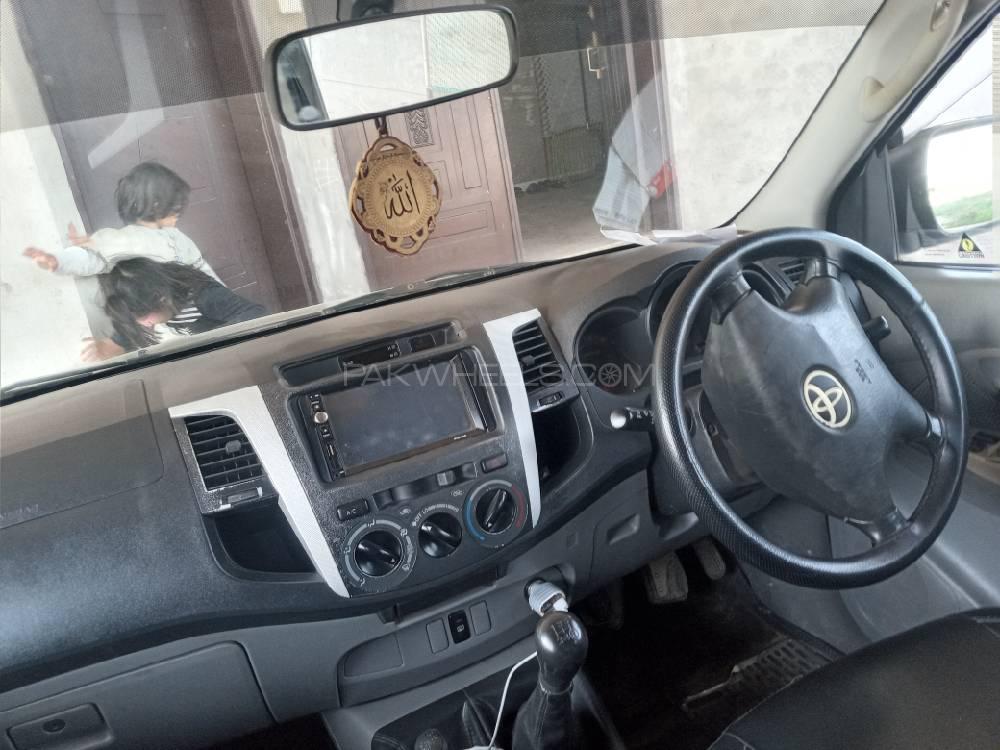 ٹویوٹا ہائیلکس 2011 for Sale in سمبڑیال ٹویوٹا ہائیلکس 2011 for Sale in سمبڑیال Image-3
