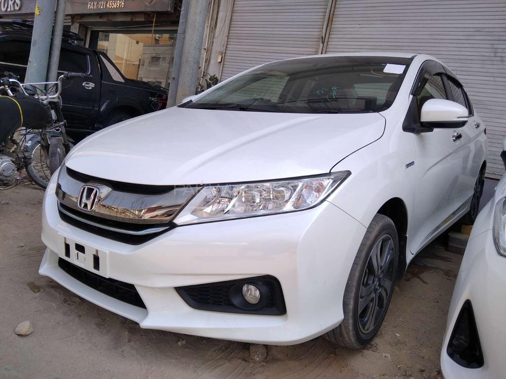 Honda Grace Hybrid 2017 for Sale in Karachi Image-1