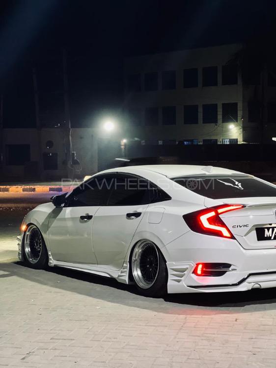 Honda Civic - 2021  Image-1