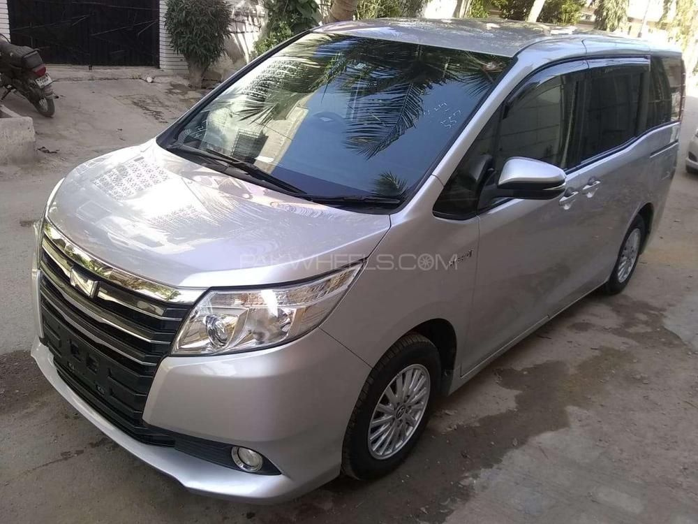 ٹویوٹا نوح 2017 for Sale in کراچی Image-1