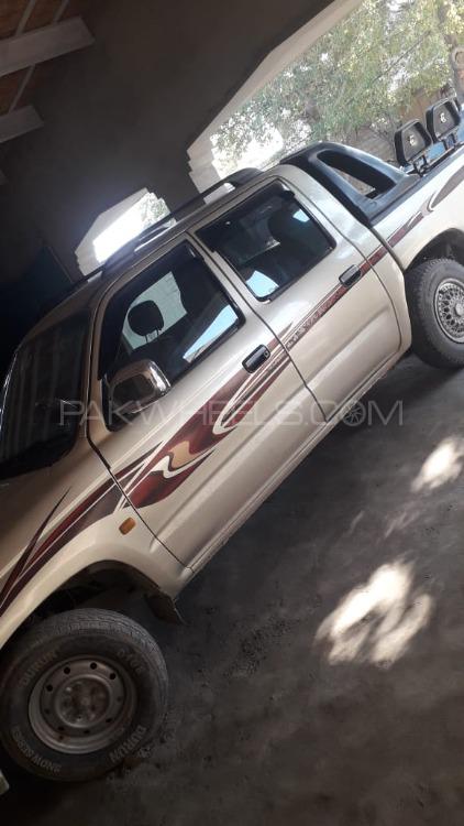 Toyota Hilux 2002 for Sale in Karak Image-1