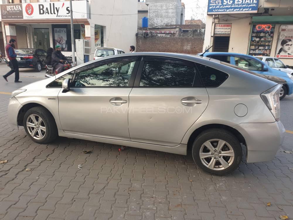 Toyota Prius 2010 for Sale in Lahore Toyota Prius 2010 for Sale in Lahore Image-6
