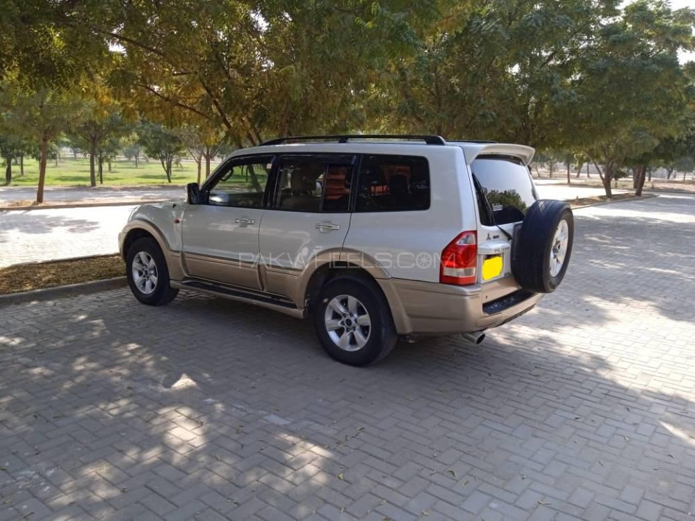 Mitsubishi Pajero 2005 for Sale in Rahim Yar Khan Mitsubishi Pajero 2005 for Sale in Rahim Yar Khan Image-4
