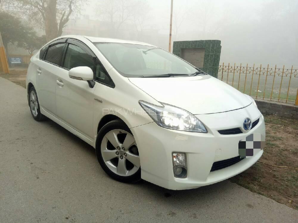 Toyota Prius 2010 for Sale in Sahiwal Toyota Prius 2010 for Sale in Sahiwal Image-3