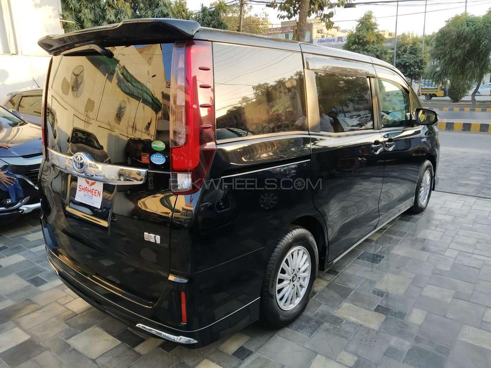 Toyota Noah 2015 for Sale in Lahore Toyota Noah 2015 for Sale in Lahore Image-15