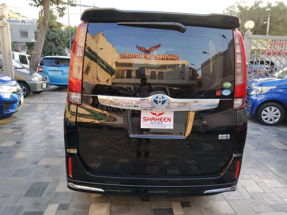 Toyota Noah 2015 for Sale in Lahore Toyota Noah 2015 for Sale in Lahore Image-16