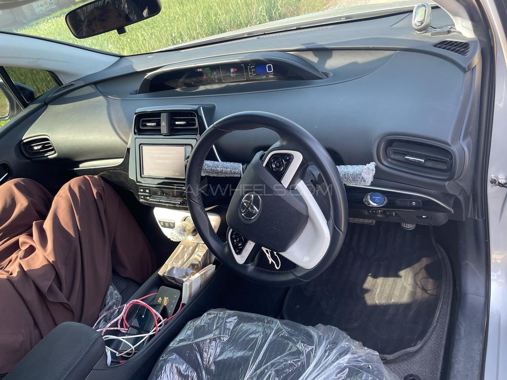 Toyota Prius 2017 for Sale in Peshawar Toyota Prius 2017 for Sale in Peshawar Image-9