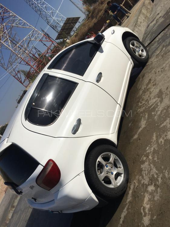 Toyota Vitz 2000 for Sale in Karak Image-1