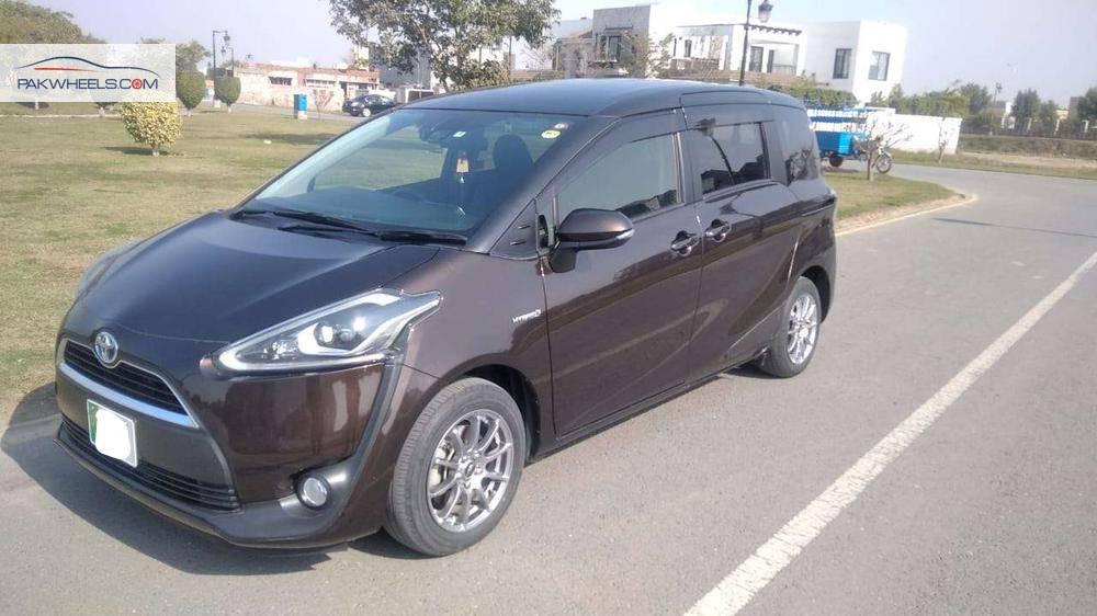 Toyota Sienta 2017 for Sale in Lahore Toyota Sienta 2017 for Sale in Lahore Image-3