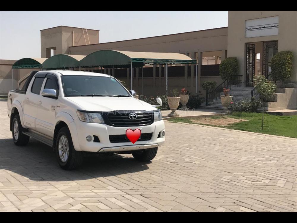 Toyota Hilux 2016 for Sale in Multan Toyota Hilux 2016 for Sale in Multan Image-5