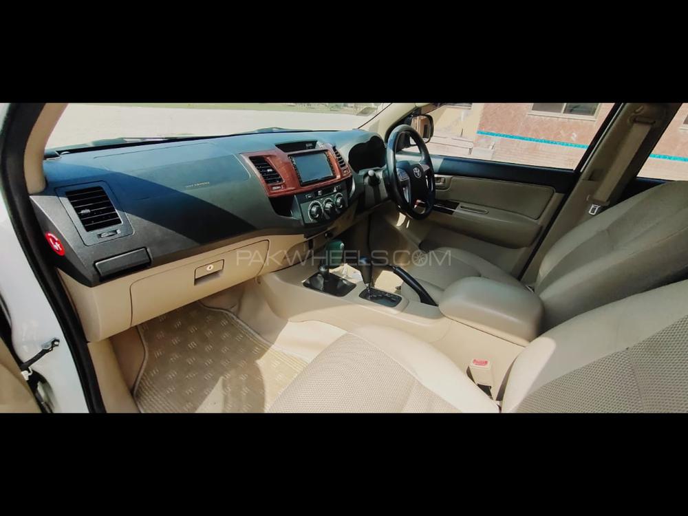 Toyota Hilux 2016 for Sale in Multan Toyota Hilux 2016 for Sale in Multan Image-12