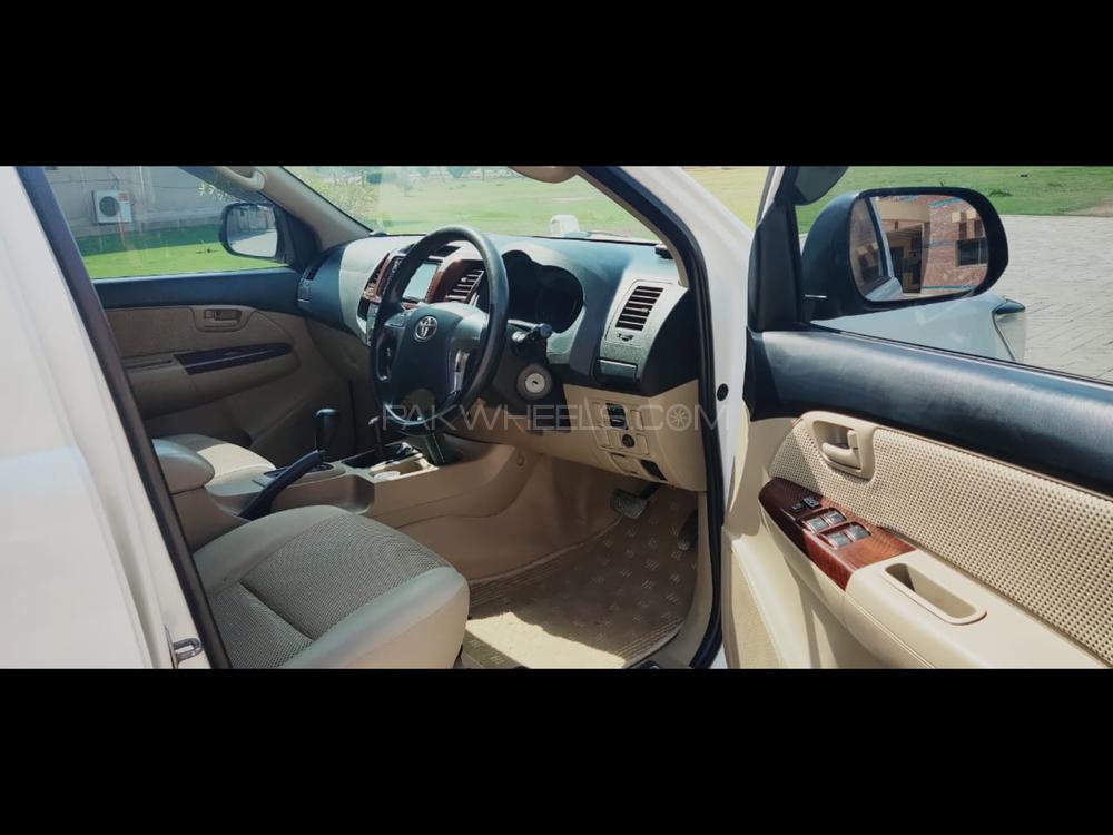 Toyota Hilux 2016 for Sale in Multan Toyota Hilux 2016 for Sale in Multan Image-19