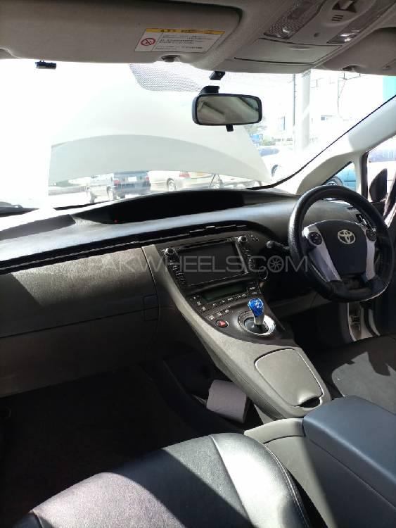 Toyota Prius 2011 for Sale in Peshawar Toyota Prius 2011 for Sale in Peshawar Image-4