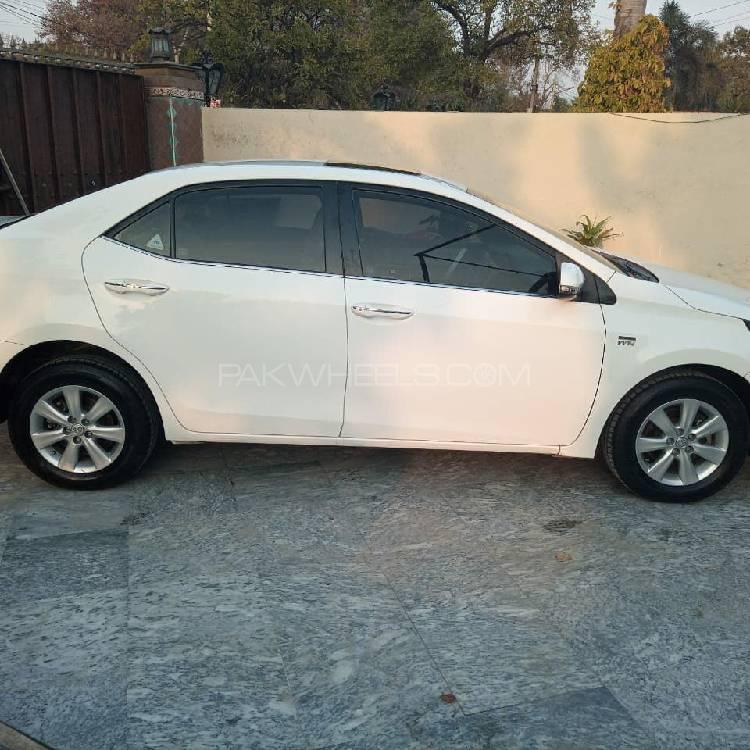 Toyota Corolla 2017 for Sale in Lahore Toyota Corolla 2017 for Sale in Lahore Image-4