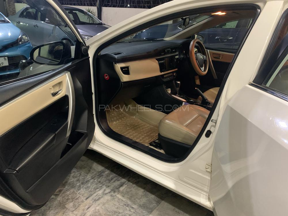 Toyota Corolla 2017 for Sale in Lahore Toyota Corolla 2017 for Sale in Lahore Image-13