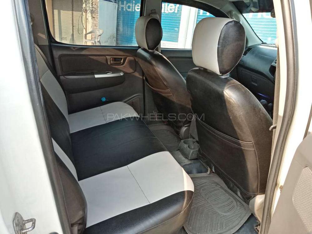 Toyota Hilux 2012 for Sale in Peshawar Toyota Hilux 2012 for Sale in Peshawar Image-6