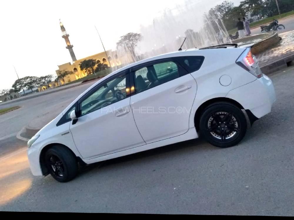 Toyota Prius 2010 for Sale in Karachi Toyota Prius 2010 for Sale in Karachi Image-13