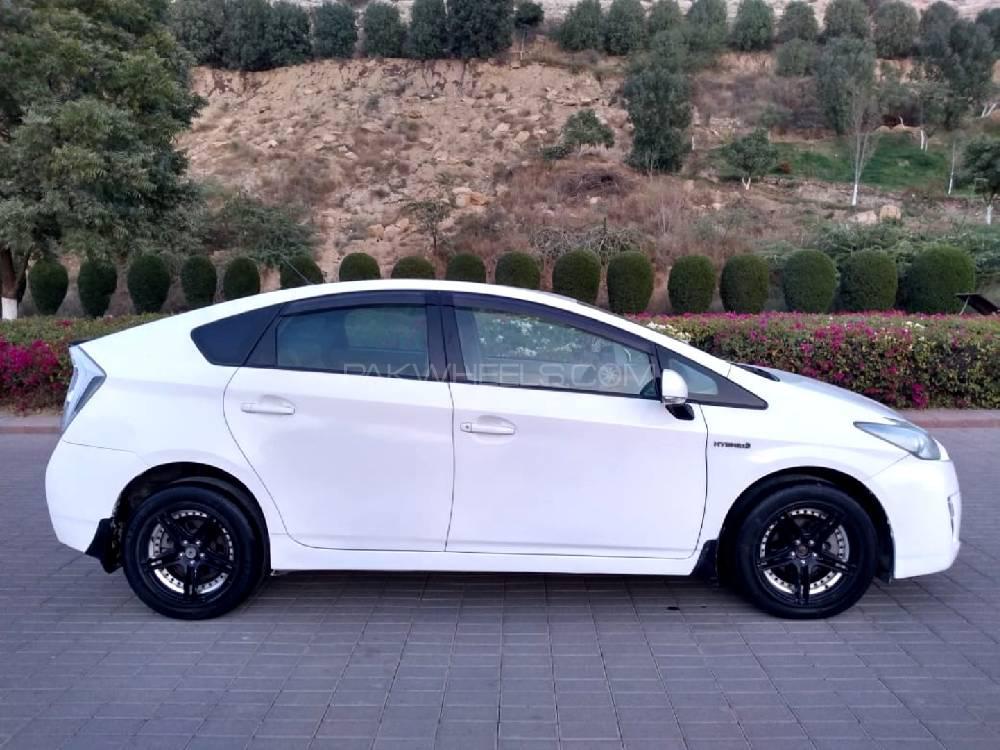 Toyota Prius 2010 for Sale in Karachi Toyota Prius 2010 for Sale in Karachi Image-14