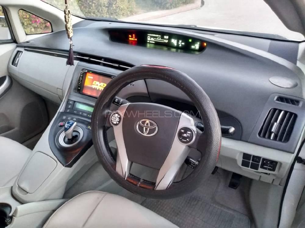 Toyota Prius 2010 for Sale in Karachi Toyota Prius 2010 for Sale in Karachi Image-19