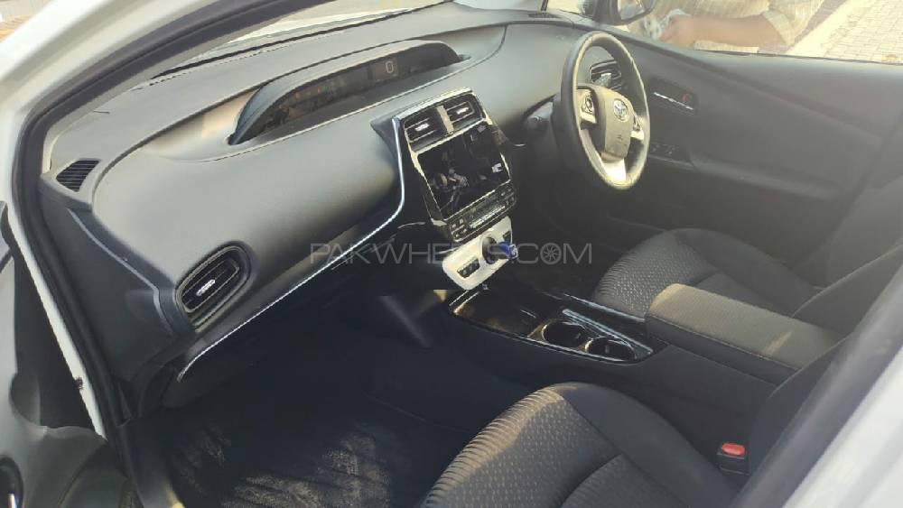 Toyota Prius 2018 for Sale in Faisalabad Toyota Prius 2018 for Sale in Faisalabad Image-3