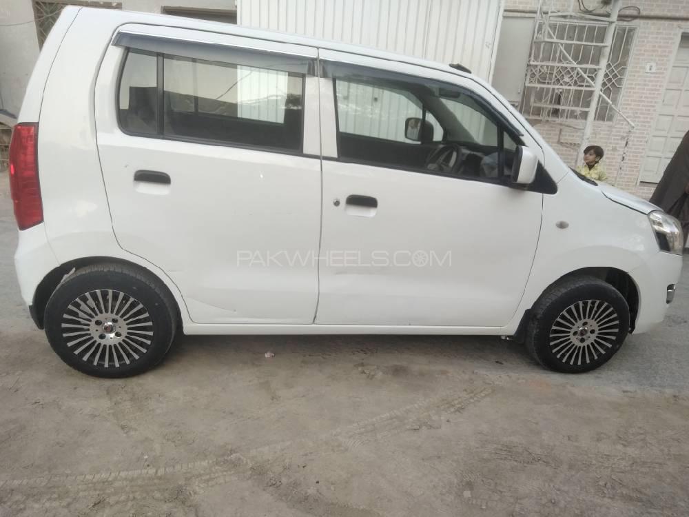 Suzuki Wagon R 2017 for Sale in Bahawalpur Suzuki Wagon R 2017 for Sale in Bahawalpur Image-11