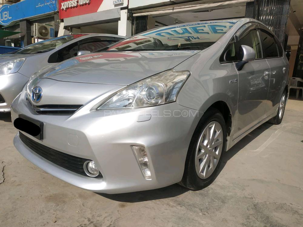 Toyota Prius Alpha 2012 for Sale in Islamabad Image-1