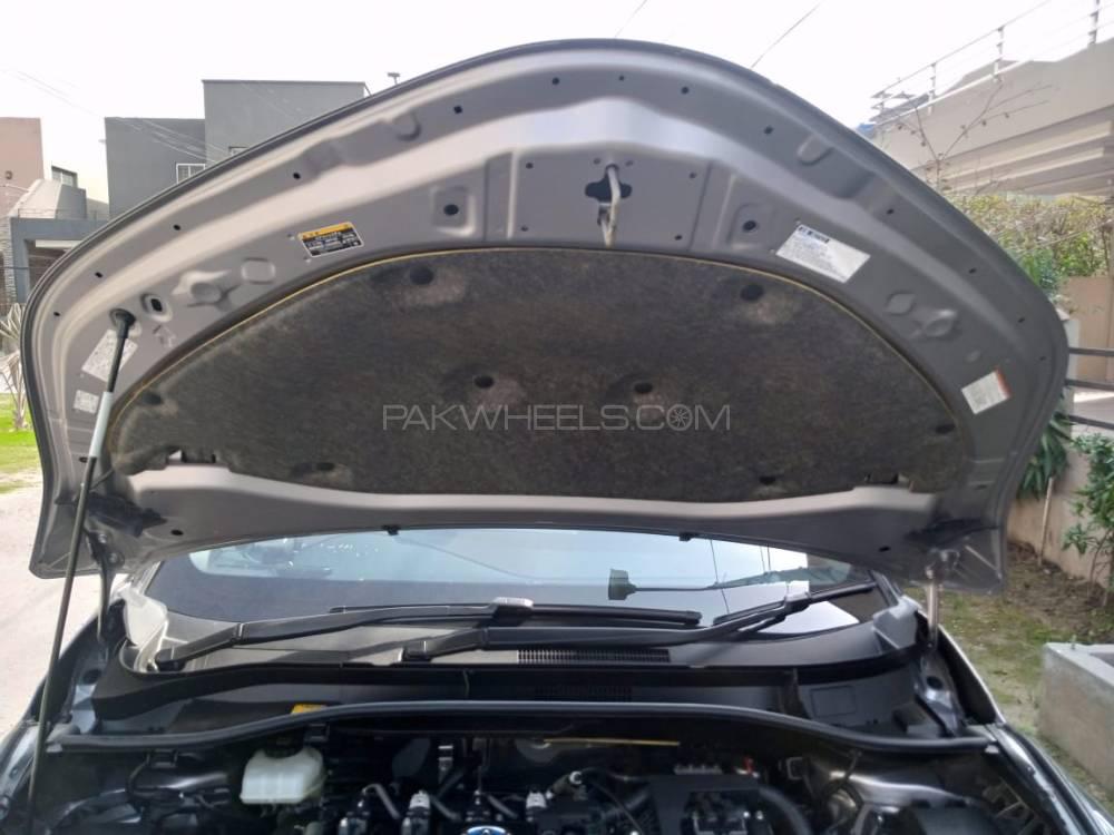 Toyota C-HR 2016 for Sale in Lahore Toyota C-HR 2016 for Sale in Lahore Image-4