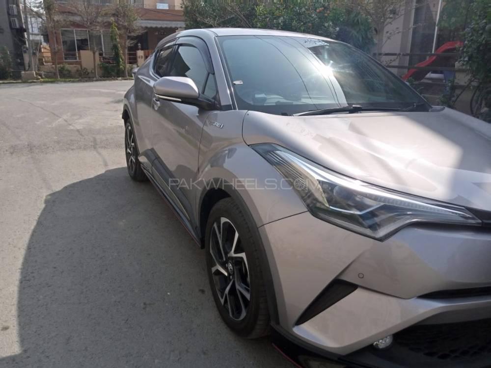 Toyota C-HR 2016 for Sale in Lahore Toyota C-HR 2016 for Sale in Lahore Image-8