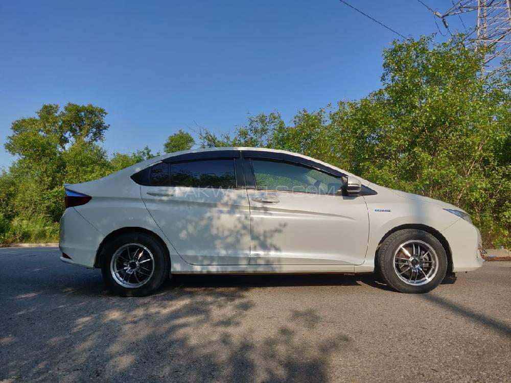 Honda Grace Hybrid 2015 for Sale in Islamabad Honda Grace Hybrid 2015 for Sale in Islamabad Image-8