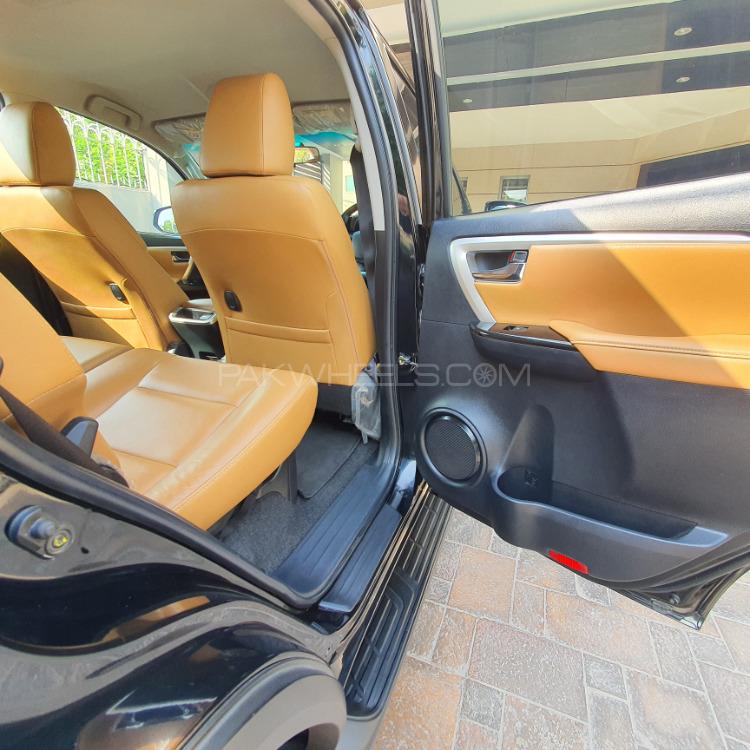 Toyota Fortuner 2017 for Sale in Lahore Toyota Fortuner 2017 for Sale in Lahore Image-9