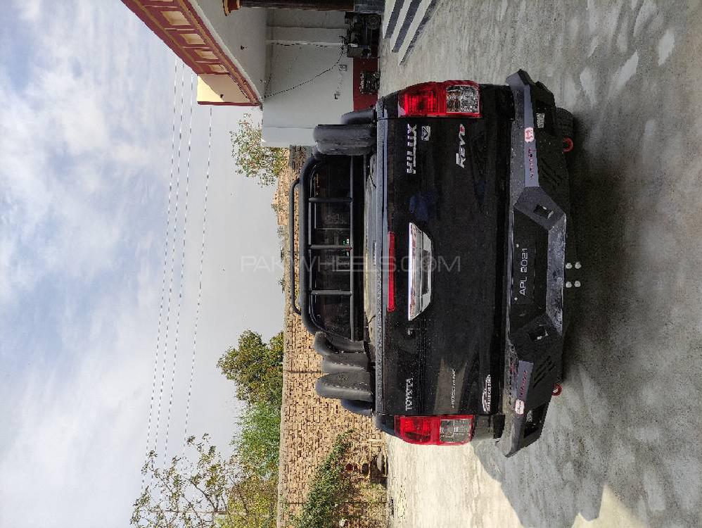 Toyota Hilux 2020 for Sale in Peshawar Toyota Hilux 2020 for Sale in Peshawar Image-9