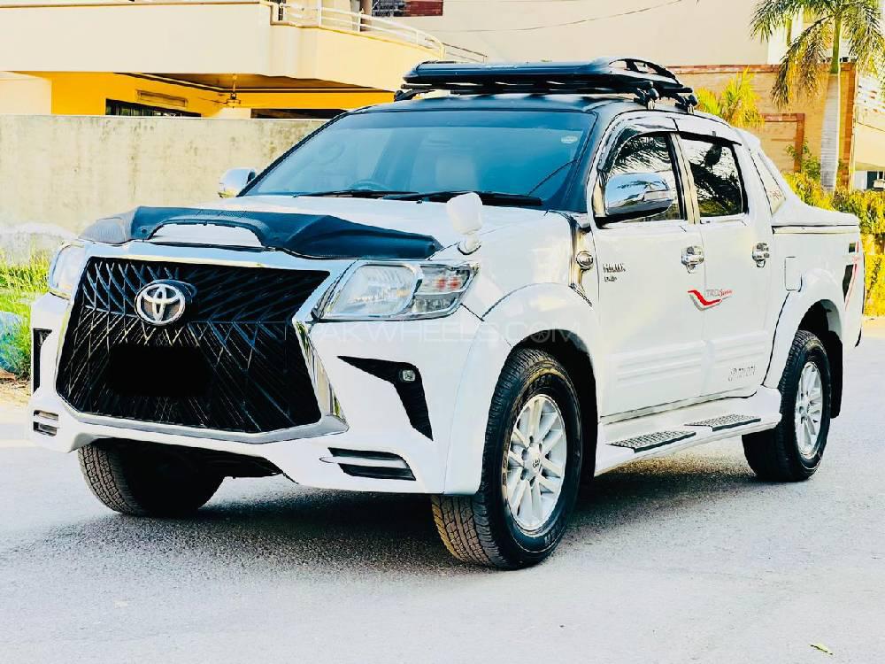 Toyota Hilux 2016 for Sale in Faisalabad Image-1