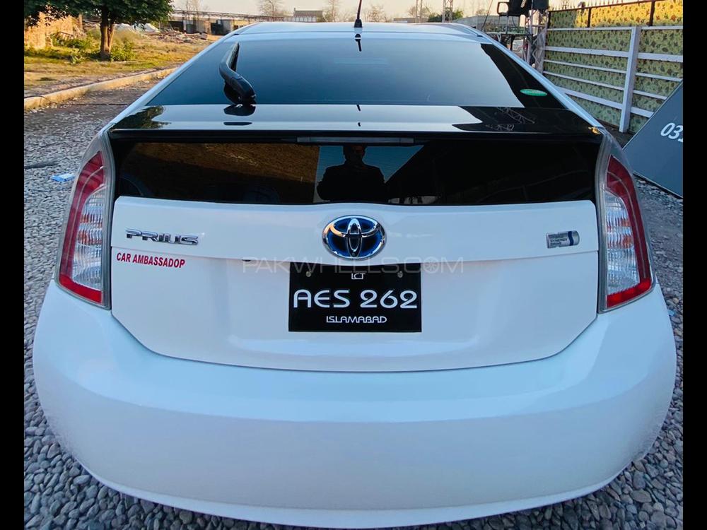 Toyota Prius 2013 for Sale in Peshawar Toyota Prius 2013 for Sale in Peshawar Image-9