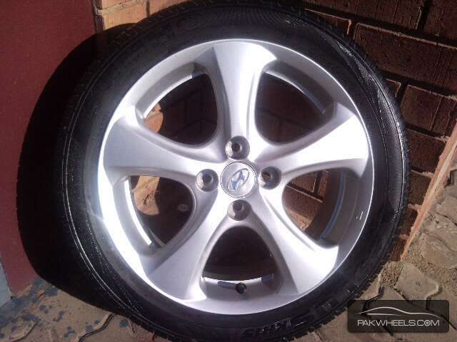 16" beautiful alloy wheels for sale with bridgestone tyres Image-1