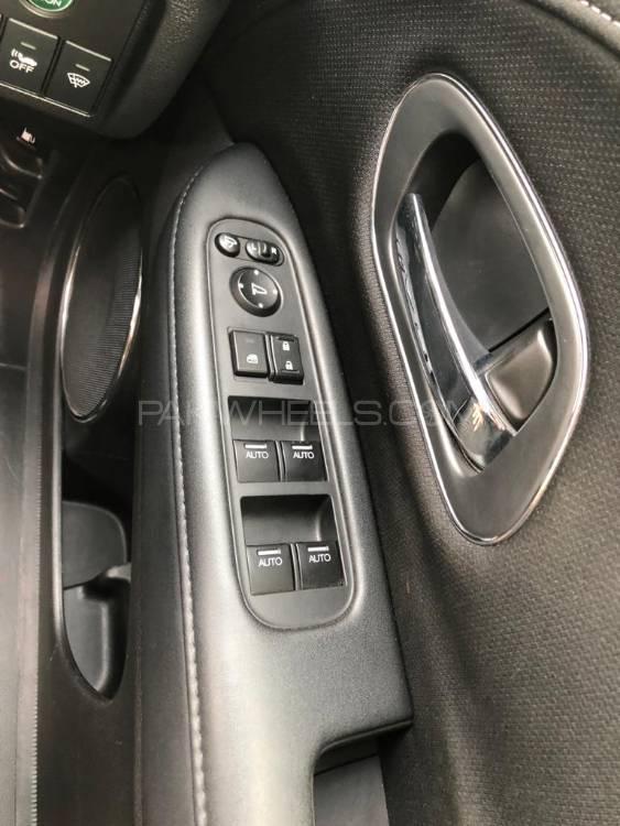 Honda Vezel 2015 for Sale in Lahore Honda Vezel 2015 for Sale in Lahore Image-13
