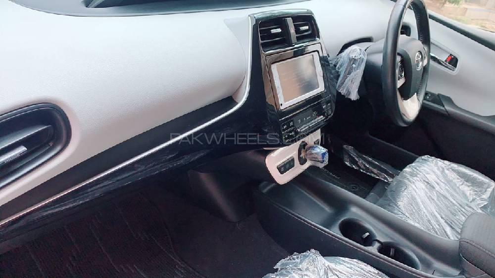 Toyota Prius 2016 for Sale in Lahore Toyota Prius 2016 for Sale in Lahore Image-11