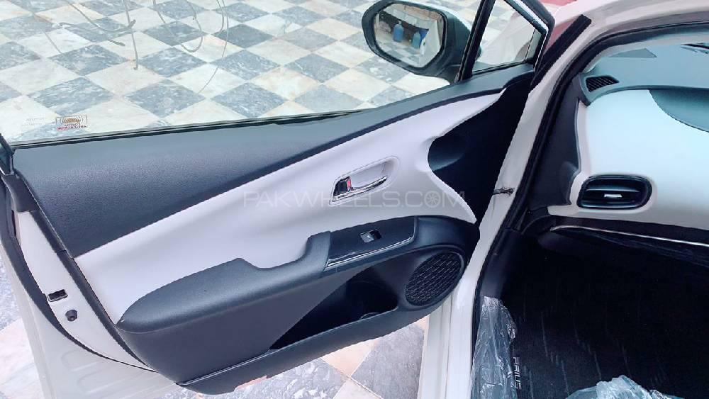 Toyota Prius 2016 for Sale in Lahore Toyota Prius 2016 for Sale in Lahore Image-14