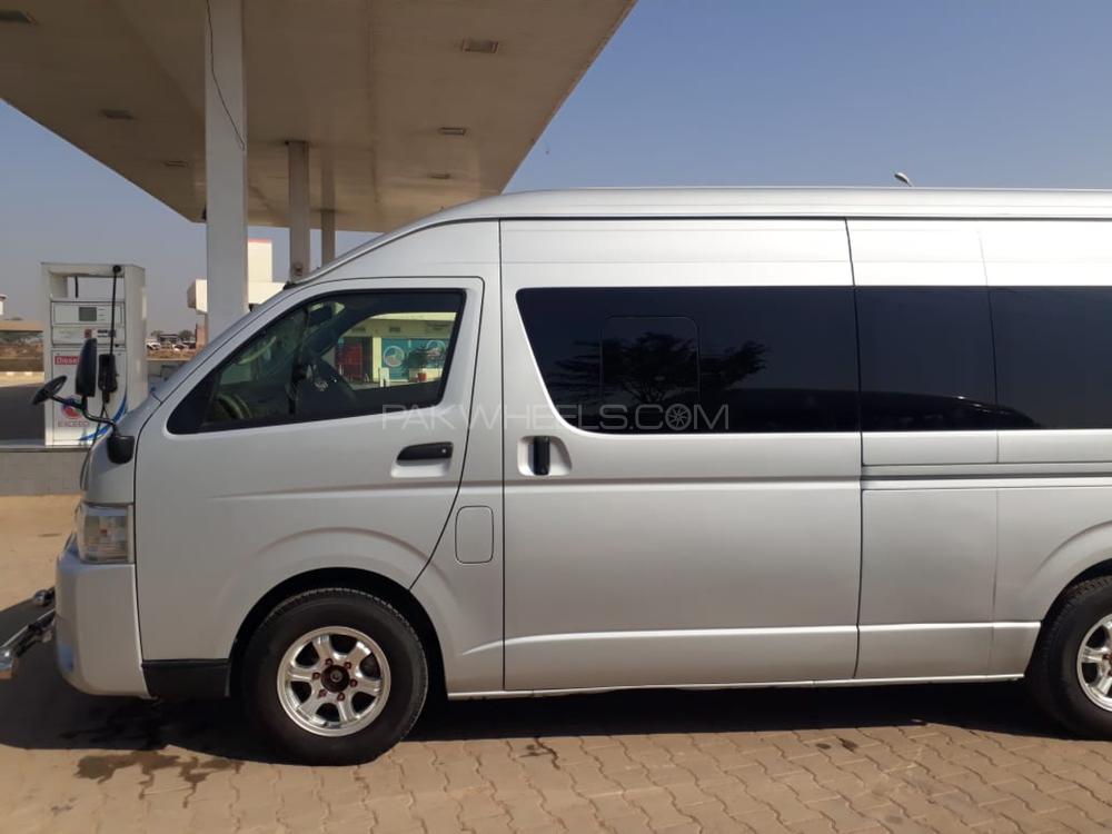 Toyota hiace 2015