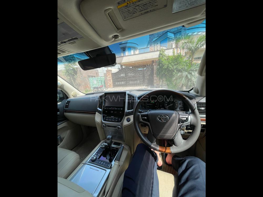 Toyota Land Cruiser 2016 for Sale in Gujranwala Toyota Land Cruiser 2016 for Sale in Gujranwala Image-17
