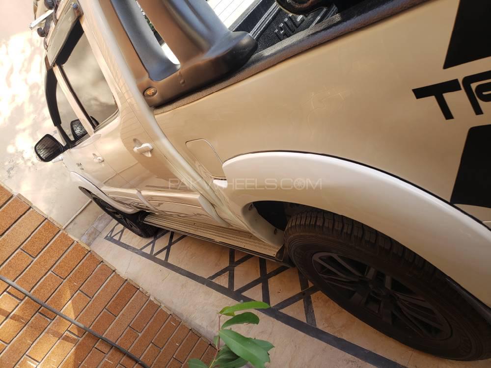 Toyota Hilux 2012 for Sale in Faisalabad Image-1