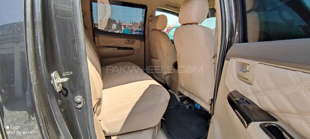 Toyota Hilux 2012 for Sale in Peshawar Toyota Hilux 2012 for Sale in Peshawar Image-7