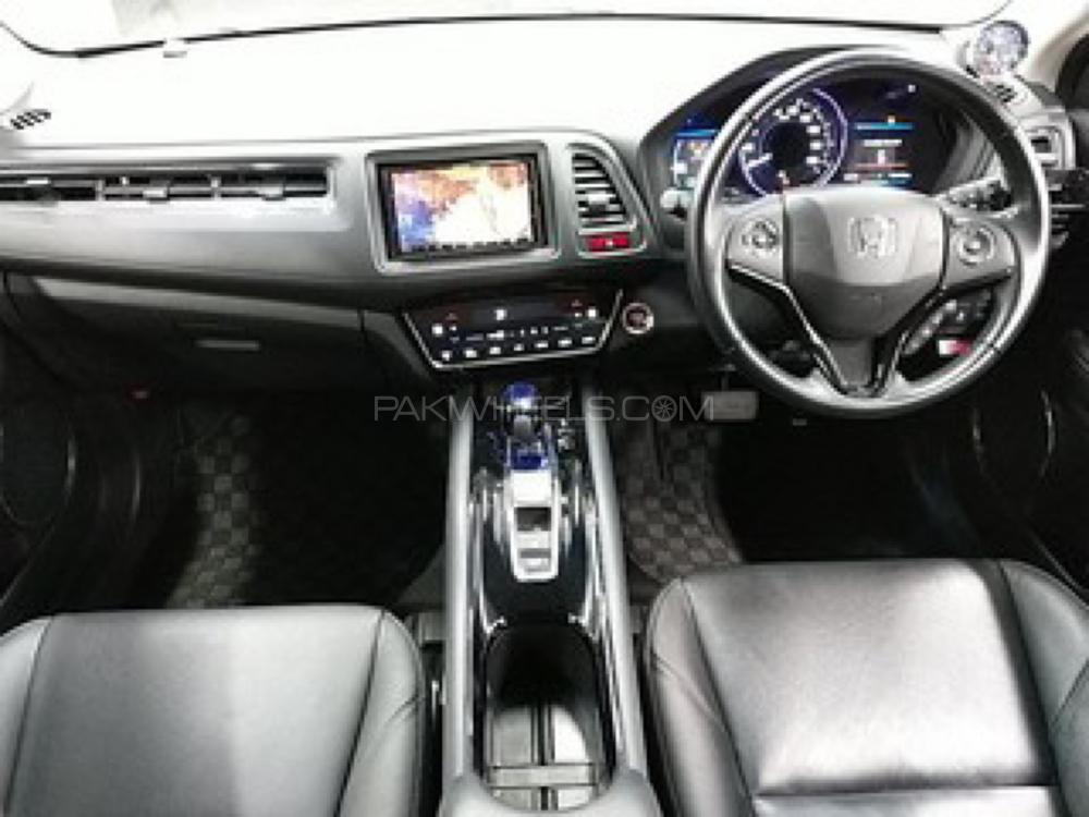 Honda Vezel 2015 for Sale in Peshawar Honda Vezel 2015 for Sale in Peshawar Image-3
