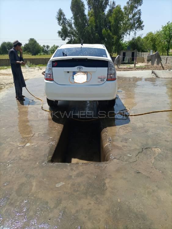 Toyota Prius Alpha 2007 for Sale in Abbottabad Image-1