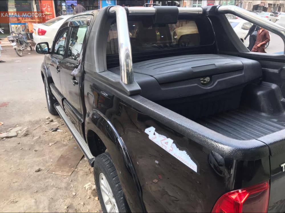 Toyota Hilux 2016 for Sale in Karachi Toyota Hilux 2016 for Sale in Karachi Image-4